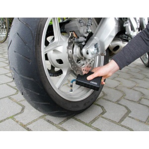 Compresor aer Mini pentru motocicleta si bicicleta, cu baterii 8xLR6 AA - Img 4