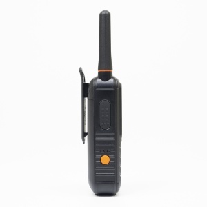 Kit 8 statii radio portabile PNI PMR R80 PRO 0.5W, 16 canale, Waterproof IP67, cu lanterna LED, buton SOS, VOX, USB-C - Img 7