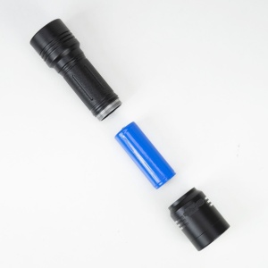 Lanterna dubla PNI Adventure F200 din aluminiu cu LED, acumulator 4000mAh si port micro USB, 3 LED-uri cu deschidere mare si unul cu focus, ambele au 3 niveluri de putere