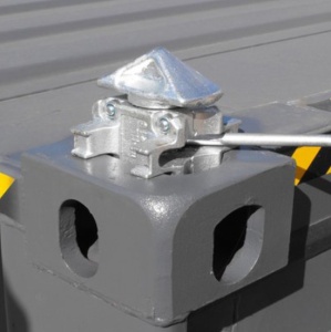 twist lock container