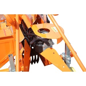 Masina de recoltat porumb pe 1 rand, motor diesel 9CP, 4 timpi, 438cc, autopropulsata, pornire electrica, 12 cutite - Img 12