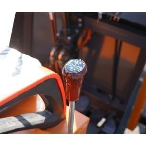 Mini incarcator frontal articulat 1.1T 4x4, motor diesel 57CP, capacitate ridicare 700kg, latime cupa 1300mm THOR - Img 9