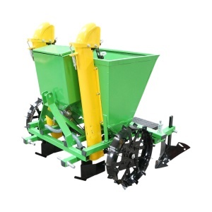 Masina de plantat cartofi pe 2 randuri cu fertilizare, buncar 180kg model Polonia