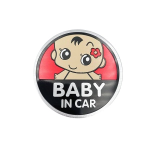 Ornament Baby in Car auto fundal rosu 13x13cm