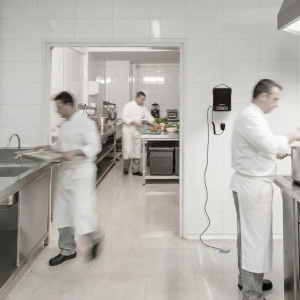 Statie radio PMR Dynascan CHEF-1 446MHz, 0.5W, 16CH, cu pedala PTT hands-free pentru restaurante si santiere - Img 5