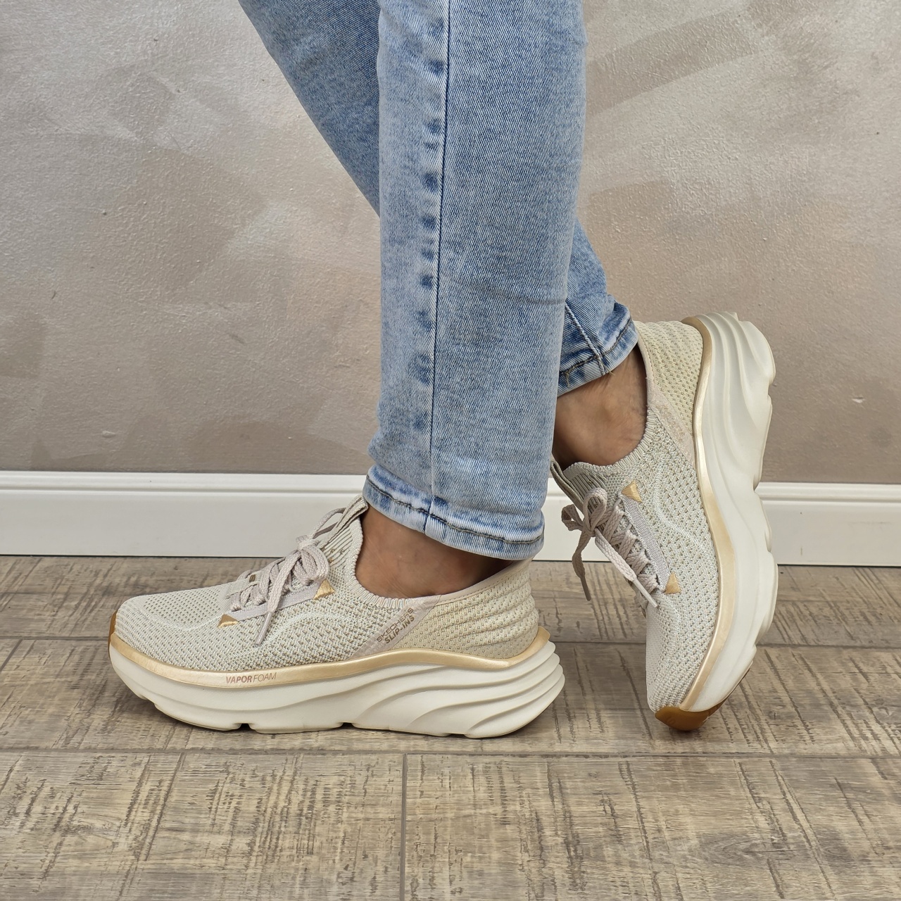 Pantofi dama sport Skechers®- D LUX VAPOR FOAM Slip-Ins 150584 NTGD