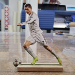 Figurina de birou din plexi glass cu Ronaldo - vedere fata - Img 3