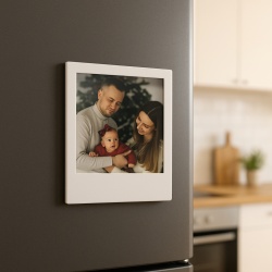 MiniRamă Foto Magnetică 7×6 cm – Amintire Polaroid Personalizată
