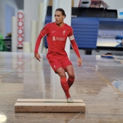 Figurina de birou din plexi glass cu Virgil van Dijk - vedere fata - Img 3
