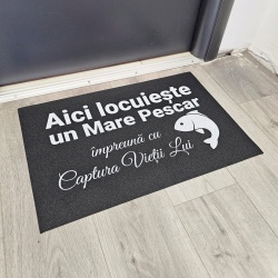Covor de intrare personalizat - 60x40cm - Aici locuieste un mare pescar - Img 4