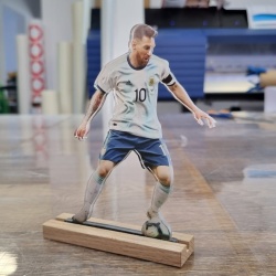 Figurina de birou din plexi glass cu Messi - vedere fata - Img 3