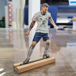Figurina de birou din plexi glass cu Messi - vedere fata - Img 4