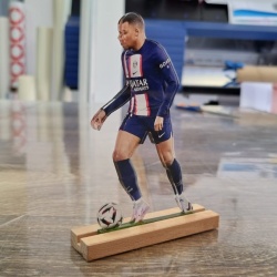 Figurina de birou din plexi glass cu Kylian Mbappé - vedere fata - Img 4