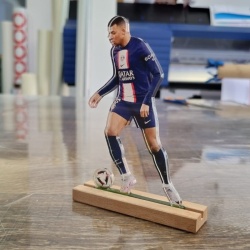 Figurina de birou din plexi glass cu Kylian Mbappé - vedere fata - Img 5