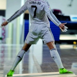Figurina de birou din plexi glass cu Ronaldo - vedere spate - Img 6