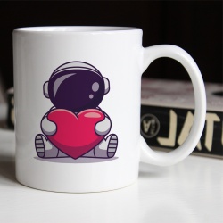 Cana Astronaut holding heart - Img 3