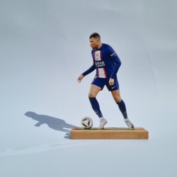 Figurina de birou din plexi glass cu Kylian Mbappé - vedere fata - Img 2
