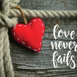 Tablou Motivational - Love Never Fails - Img 3