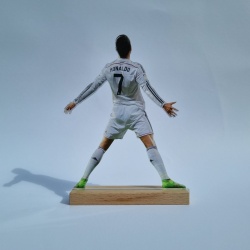 Figurina de birou din plexi glass cu Ronaldo - vedere spate - Img 2