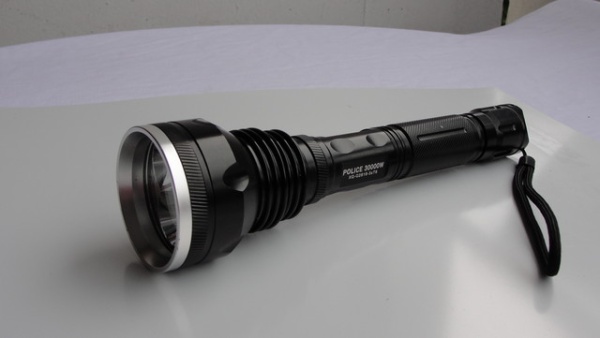 POLICE CREE XQ-Q2818-3xT6 LED Baterijska Lampa 30000W (lovački set) - Img 4