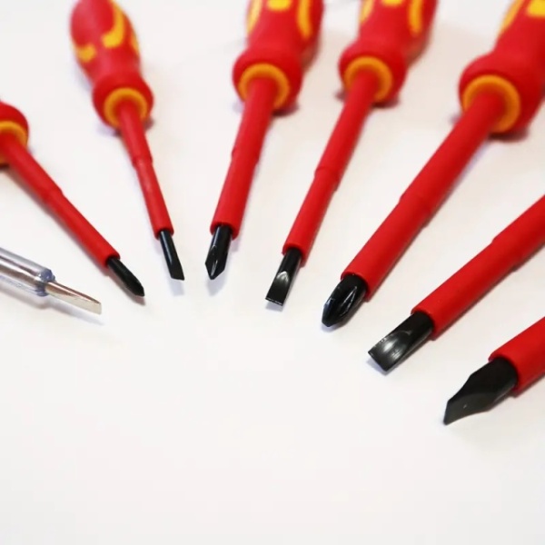ALWORKKIT set od 7+1 izolovanih šrafcigera odvijača sa zaštitom od 1000V, magnetnim vrhovima i ergonomskim drškama sa glinericom - Industrijski standard kvaliteta za električare - Img 3