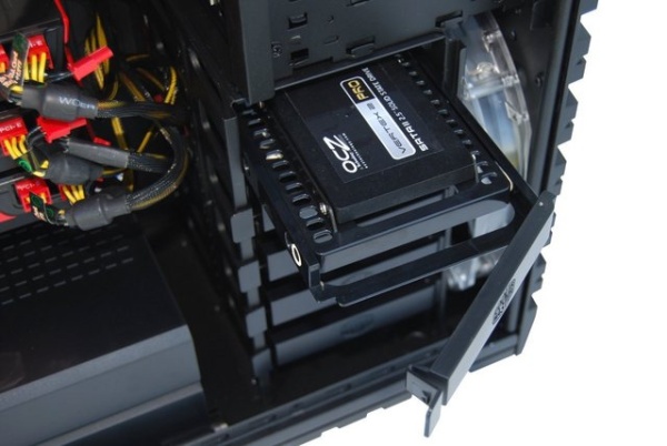 Cooler Master SSD Mounting Kit - 1.8" &amp; 2.5" to 3.5" Converter - Img 3
