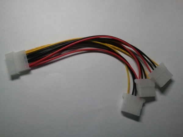 MOLEX 4-Pin 1-to-3 Splitter Power Cable (20cm) - Img 4