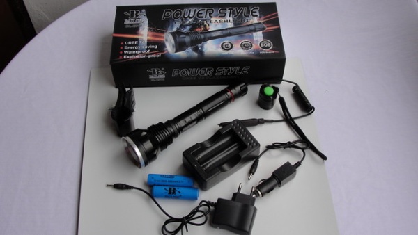 POLICE CREE XQ-Q2818-3xT6 LED Baterijska Lampa 30000W (lovački set) - Img 3