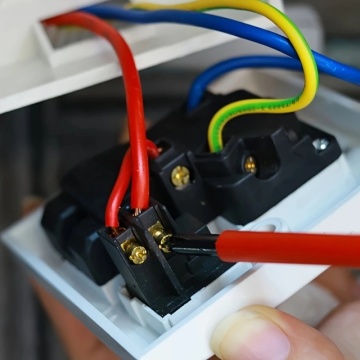 Profesionalni set od 7 izolovanih šrafcigera odvijača sa zaštitom od 1000V, magnetnim vrhovima i ergonomskim drškama sa glinericom - Industrijski standard kvaliteta za električare - Img 5