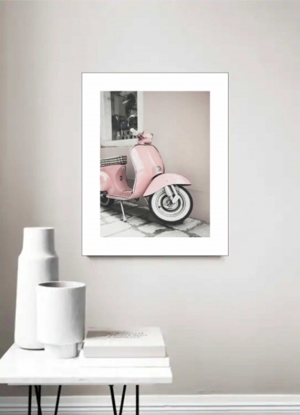 Pink vespa, uramljena slika dimenzije30x40 i 40x50cm - Img 2