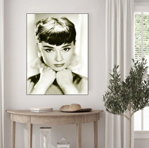 Audrey Hepburn dorucak kod Tifanija, uramljena slika 40x50cm - Img 2