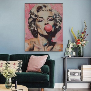 Marilyn Monroe bubble gum, uramljena slika 40x50cm ,50x70cm i 60x90cm - Img 2
