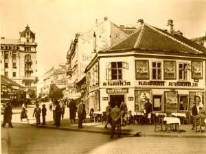 Kafana Albanija 1933., uramljena slika dimenzije 30x40cm i 40x50cm