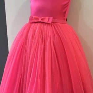 Shimmering dress with beautiful  waistline bow - Img 2