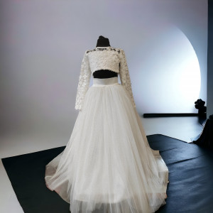Exclusive set with satin, chiffon and lace - Img 2