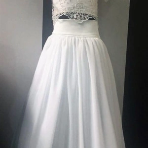 Lace set with pearls and chiffon - Img 2