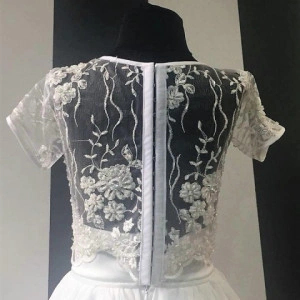 Lace set with pearls and chiffon - Img 3