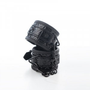 Crne lisice za ruke sa crnim lancem | Black Wrist Cuffs