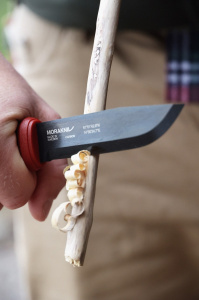Cutit Full-Tang Morakniv Garberg Dala Red CARBON, Teaca si maner Polimer Dala Red, pentru Bushcraft si Outdoor - Img 2