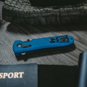 Cutit pliabil SOG Pentagon XR LTE Blue 12-61-06-57, lama Spear Point CTS XHP Blue TiNi, XR Lock, Flipper, maner Carbon Fiber Blue, EDC Tactical - Img 8