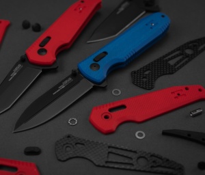 Cutit pliabil SOG Pentagon XR LTE Blue 12-61-06-57, lama Spear Point CTS XHP Blue TiNi, XR Lock, Flipper, maner Carbon Fiber Blue, EDC Tactical - Img 9