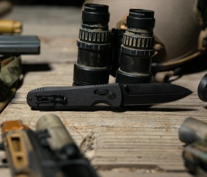 Cutit pliabil SOG Pentagon XR Blackout 12-61-01-57, lama Spear Point CTS XHP Black TiNi, XR Lock, Flipper, maner G10 Black, EDC Tactical - Img 9