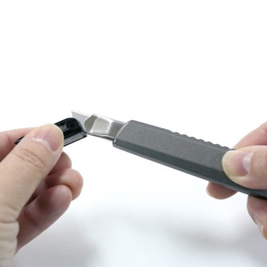 Set Cutter / cutit utilitar metalic mic NT Cutter - 9mm + 10 lame de schimb + rigla 30 cm - Img 3