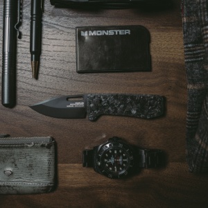Cutit pliabil SOG Ultra XR XHP Blackout 12-63-05-57, lama Clip Point CTS XHP Black TiNi, XR Lock, Thumb Stud, maner Carbon Fiber, EDC Ultra Lightweight - Img 9