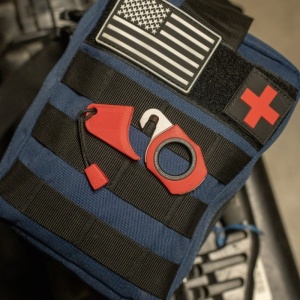 Cutit de salvare SOG Rapid Rescue Rescue Red, cutter pentru centuri cu spargator de geam si teaca Quick-Deploy - Img 6