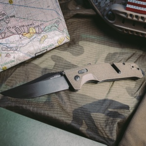 Cutit pliabil SOG Trident AT FDE Tanto 11-12-12-41, lama Tanto CRYO D2 Black TiNi, deschidere asistata S.A.T., AT-XR Lock, taietor de centura, spargator geam, maner GRN Flat Dark Earth - Img 7