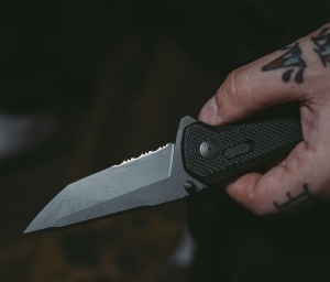 Cutit pliabil SOG Vision XR Serrated 12-57-02-57, lama Tanto CTS XHP Black TiNi Partial Serrated, XR Lock, Thumb Hole, maner G10 Black, EDC Tactical - Img 9
