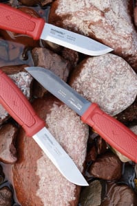 Cutit outdoor Morakniv Kansbol S Dala Red, oțel inoxidabil 12C27, compatibil amnar, teaca inclusa - Img 3