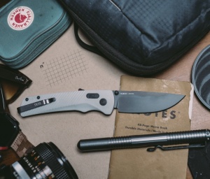 Cutit pliabil SOG Flash AT Concrete 11-18-10-41, lama Drop Point CRYO D2 Satin, deschidere asistata S.A.T., AT-XR Lock, maner GRN Concrete Gray, EDC Premium - Img 12