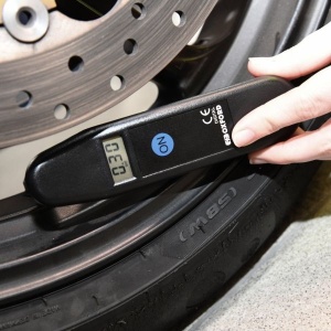 Manometru digital moto pentru măsurarea presiunii în anvelope - Img 3